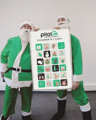 Chez Pilotim, on adore faire des surprises (et promis, elles sont toujours bonnes 😉). Pour la première fois en 12 ans d'existence, nous lançons notre tout premier calendrier de l'Avent numérique !

Alors, qu'est-ce qui vous attend derrière chaque porte virtuelle ?
Pas de chocolat (on sait, c'est un peu triste !), mais quelque chose d'encore mieux pour votre business :

Économisez du Temps : Découvrez nos astuces pour ne plus jamais vous demander : "Oups, où est passée ma journée ?"
Devenez le Chouchou de vos Clients : Des stratégies pour rester dans les pensées de vos clients.
Nos Pépites Numériques : Des conseils tellement pratiques que même votre grand-mère voudrait les essayer.
Formations VIP : Exclusives, un peu comme un pass backstage à un concert de Métal !
Focus sur le No-Code : Vous vous demandez ce qu'est le No-code ? Pas de panique, on vous explique tout 😉
Et le 25 décembre ?
On connaît tous l'excitation de la dernière case du calendrier de l'Avent, celle qui cache le jouet du Kinder Surprise (oui, c'est souvent la meilleure !). Pour vous, le 25 décembre, on a prévu un cadeau spécial : notre livre blanc « Comment ne plus être dépendant des portails immobiliers et reprendre le pouvoir de votre notoriété locale ». Pour le recevoir, inscrivez-vous ici :
https://www.pilotim.com/livre-blanc/


Où nous retrouver ?

Découvrez chaque jour une nouvelle surprise sur nos réseaux sociaux :

Facebook
LinkedIn
Instagram
N'hésitez pas à commenter nos publications pour nous encourager et partager vos impressions sur nos astuces. On a hâte de lire vos retours !