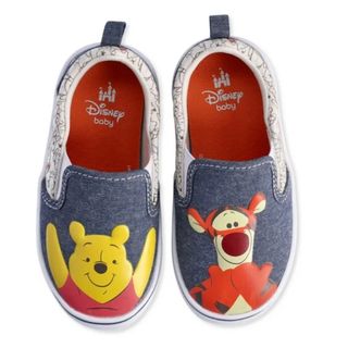 Tell me these aren’t the sweetest! 😍 Winnie the Pooh slip ons in baby sizes 2-6!!! Link to snag them in bio!