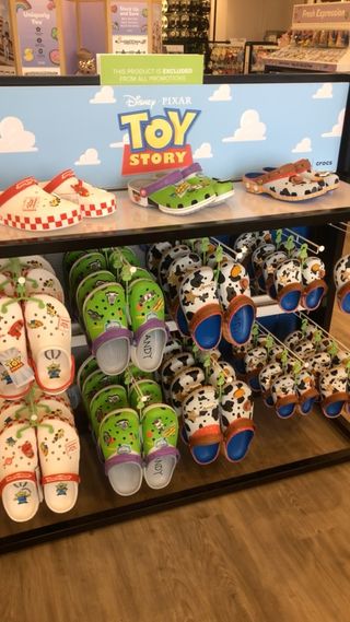 Run to your local Crocs!!! 🤠🚀🍕
•
•
•
シ #foryou #crocs #toystory #toystory #toystoryfans #toystoryshoes crocs #woody #buzz #pizzaplanet #disneyfinds #disneymovies #disney #disneyfan #pixar #disneylover #disneyfyp #fyp #fypシ #foryou #onlineshopping