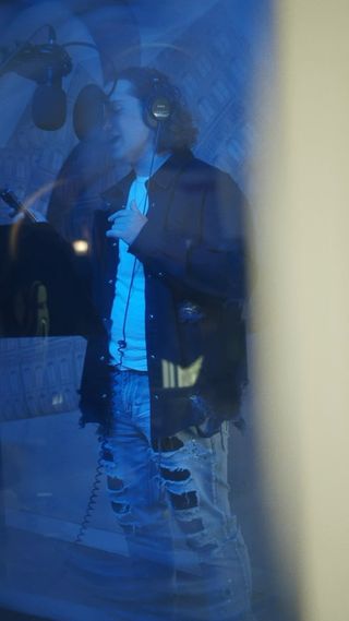 Manzzy - "Rockin’ Wit Me" out now on all streaming platforms. 
•
•
LIKE AND FOLLOW

Artist - @manzzyofficial

Shot & Edited by @bsidesmedia
Message to book a shoot

#savageforya #detroitartist #party #hockeytown #rockin