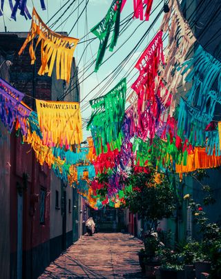 Alley Colors.

Shot with Fuji X100V

#fuji #fujifilm #fujifeed #fujiphotography #fujixseries #fujix100v #photography #travelphotography #urbanphotography #mexico #cmdx #mexicocity #centralamerica