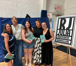 We had a great time getting to hear @christinalauren talk about all things #TangledUpInYou tonight! Thanks @rjjulia for another fun author event!
~
~
~
~
~
#bookstores ##supportbookstores ##book #reader #bookstagram #romance #romancebooks #booksigning #authorevents