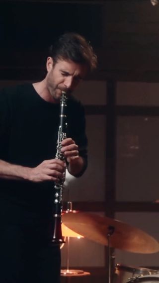 From clarinettist @DavidOrlowsky's forthcoming album Petrichor, the title track featuring guitarist Daniel Stelter and percussionist Tommy Baldu - a musical evocation of the sensation triggered by the smell of rain falling on dry earth. 🎧Listen on the link in bio