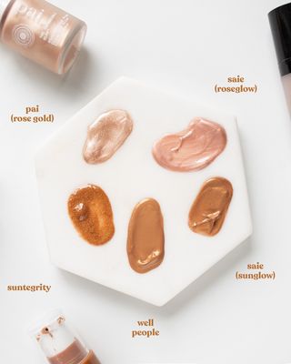 clean and low tox bronzing drops! 🟤

these are alllllll the rage these days. and for good reason! this makeup-skincare hybrid product is super versatile and often packed with skincare benefits too. basically, they’re tinted serums that give your skin a warm glow without the need for sun exposure, tanning beds, or dihydroxyacetone (DHA).

there are so many ways you can use ‘em:

✨ alone (after skincare) all over your face for a bronzy, no-makeup look

✨ mixed with moisturizer for a subtly warmed complexion

✨ after mineral sunscreen to offset any white cast from zinc oxide

✨ as a primer before makeup for a silky base and long-lasting application

✨ blended with foundation or concealer to add shimmer and warmth (this is also helpful in the summer, for example, if your current foundation shade is too light for you!)

✨ targeted application on areas where the sun would naturally hit, such as cheekbones and temples

✨ on your body (such as chest and shoulders) to emulate that back-from-vacation tan

swipe over to see some ❌ greenwashed brands I suggest skipping due to their ingredients, and then some ✅ safe and low tox brands to use instead!

all of these are linked in my bio + a blog post if you want to learn more about each of them!

have you incorporated bronzing drops, and if so, what’s your favorite way to use them?!