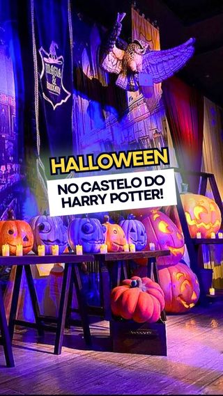 🎃 #HALLOWEEN NO MAGIA & BRUXARIA!

Preparem-se, bruxos e bruxas! 🧙🏼 O Halloween no @magia.bruxaria, o castelo do Harry Potter em São Paulo, vai começar! 👻🕸️

Vocês viverão momentos mágicos, com shows, oficinas, interação com personagens e um jantar como se fosse em Hogwarts! ✨ Os espaços são super instagramáveis e cada canto é surpreendente! É para se sentir dentro de um filme de #HarryPotter mesmo! 🏰🦉⚡

Aproveite a temporada de Halloween para ser Bruxo/Bruxa por um dia!

💰 Quanto custa?
R$168 - inclui as atividades + combo com prato principal, bebida não alcoólica e sobremesa

🗓️ Halloween de 04/10 a 31/10
📍 Espaço Onix – Avenida Engenheiro Alberto de Zagottis, 853, Jardim Taquaral 
⏰ Horários variam conforme ingresso escolhido

Preparem suas fantasias e bora curtir! 🎃

👉👉 Comente MAGIA e envio o link para garantir seus ingressos!
.
.
.
.
.
.
.
Imagens: Divulgação
.
#passear #passeioemfamilia #diversaoemfamilia #oquefazeremsp #spcriancas #magiaebruxaria #hogwarts 
.
https://saopauloparacriancas.com.br/castelo-magia-e-bruxaria/