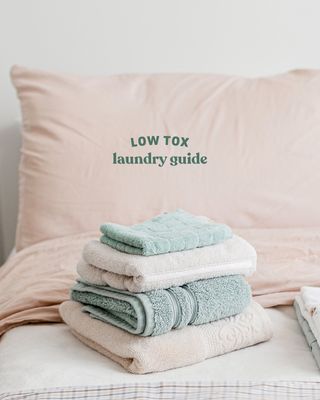 your guide to clean, natural, low tox laundry products! 🧺 imo, switching to safer laundry products is HUGE because our delicate skin is constantly in close contact with clothing, undergarments, bed sheets, towels…

unfortunately, many conventional laundry products contain a TON of harmful ingredients from hormone disruptors to allergens to carcinogenic contaminants. I mean, have you ever walked past someone’s house and you can SMELL the laundry exhaust?! or the laundry aisle at the store 🤢

these ingredients linger on fabrics even after washing and drying, too. if you suffer from eczema, rashes, or itchy skin…try using natural laundry products and see if that helps! (super important for young baby skin too)

swipe through to see ingredients to avoid, common greenwashed/cleanwashed brands, and better products to use instead (including detergents, stain removal, and accessories).

my faves are Branch Basics (fragrance free) and Truly Free (leaves an amazing smell). discount code ORGANICALLYBECCA works for both brands!

I have a full guide on my blog if you wanna read more! (linked in bio)