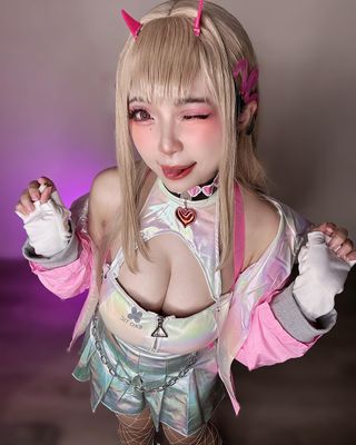 親愛的💓
你在這裡做什麼呢～

－

最近包子正在水深火熱的準備新刊中😭
希望能速速趕上進度！
這套造型同時也有收錄在拍立得賣貨便唷～
毒蛇的造型真是太新鮮了（？

#毒蛇 #nikke #妮姬 #cosplay #cosplaygirl