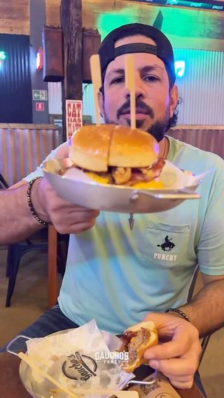 Nossos amigos @biahrodriguesz e @sorocaba  ja aprovaram nosso novo lanche!!!

E vc ja teve a experiência Nashville??? Vem pro Gauchos!!!!