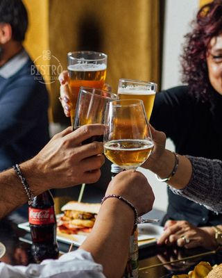 Al Bistrò Valle Bresciana ti sentirai sempre a casa! ♥️ Vieni a goderti una serata in compagnia, tra sapori autentici e un’atmosfera accogliente.
E tu? Sei già passato al Bistrò? 
Faccelo sapere nei commenti.
Easy Food & Easy Dinner. ☺️
.
📍Via Valle Bresciana 11, Brescia
📞 Info: +39 030 317666
.
#BistroValleBresciana #AutunnoInTavola #OsteriaValleBresciana #CucinaBresciana #BresciaFood #EasyFood #EasyDinner #SerataInCompagnia