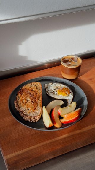 Sizzle, crunch, clink. The sounds of a perfect morning ☀️☕️ ASMR by @aleighmichelle