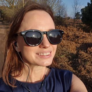 Spent too long stuck indoors this weekend. Finished my shift and ran off out into the sunshine!

Walked to Thorpeness and you can bet the trees heard some tunes on the way. So did a few surprised golfers. 😁

And get this: This Aussie left the house WITHOUT HER JUMPER. in Spring! In England! What?!