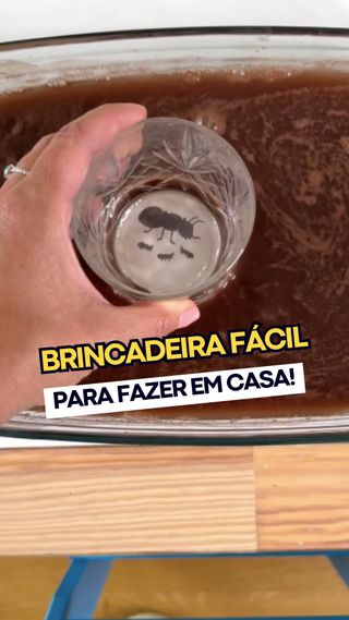 BRINCADEIRA EM CASA!

Uma forma divertida e muito simples de entreter os pequenos!

📌 Você só precisa encher uma travessa com 1L de água e adicionar 1 colher de chá de cacau. Imprima desenhos de animais ou insetos e coloque por baixo.

Pronto! Agora os pequenos podem explorar, utilizando um copo de vidro como uma lupa mágica! 🔎✨

Bem legal, né?!

💡 Ótima ideia para os dias em que a preguiça bater, ainda mais com esse friozinho, e o passeio acabar ficando de lado…

Me conta nos comentários se gostou da ideia! ⤵️

.

.

.

.

Vídeo: Reprodução / Instagram @anaundihrespiele

.

https://saopauloparacriancas.com.br/