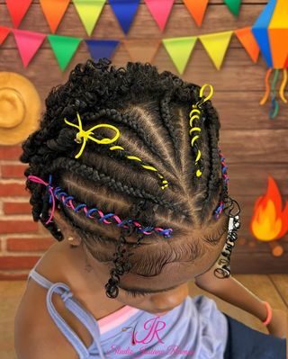 ✨Festa junina com identidade e afeto! Tranças nagô, fios coloridos e todo cuidado pra cada criança se sentir única e linda. Aqui, celebramos tradição, autoestima e alegria desde cedo. 💛
⠀
Quer um momento especial assim? Fale comigo e vamos colorir memórias!
#belezacomafetoaindaéamelhorconexão #cabelonegrokids