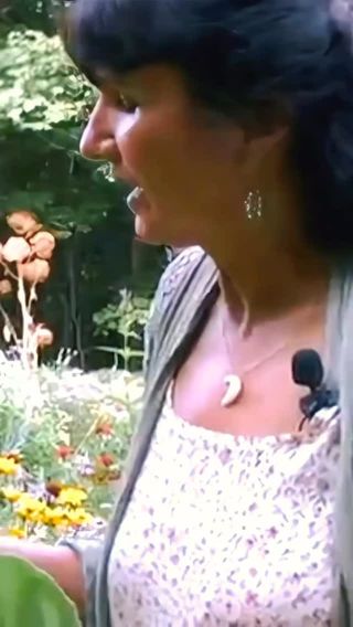 What would our world look like if we were more like plants? 🌿💕

🎥 excerpted from Rosemary’s Remedies filmed by @learningherbs. Full video series available in The Science & Art of Herbalism course (link in our bio @rosemarygladstar )

#plants #plantelders #greennation #herbalist #herbalists #herbalistsofinstagram #herbalism #rosemarygladstar #scienceandartofherbalism #mullein #sagemountainbotanicalsanctuary #reciprocity #gratitude #thankfullness #thankful https://scienceandartofherbalism.com/product/the-classic-printed-plus-online-course/