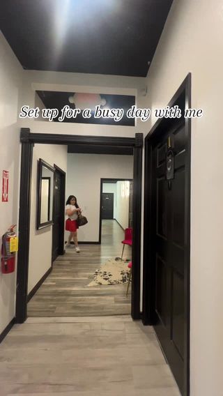 A busy day full of clients means a busy morning full of prep.✨I’m so grateful for all my clients keeping me busy and my books filled this week. I’m still accepting clients and have openings as early as Monday. 
#vainbabe #midlandtx #vainbabe #midlandtxwaxers #browartist #facials #esthetician #grwm