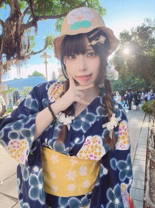 #關於我的十個冷知識

1. 很喜歡喝酒但一杯倒
2. 一次哭最多可以3小時不停（然後頭痛脫水
3. 正職是爆肝研究人員
4. 身體很差但檢查沒什麼問題，醫生認證的壓力大
5. 身材很肉、最近是最胖的時期
6. 早上低血壓每天都會起不來和想吐
7. 可以把骨頭吃到超超超乾淨
8. 其實隨時可得王水（等一下
9. 別人給的評價都是很獨立，但其實是個超級小朋友
10. 雖然喜歡木木梟，但其實從來沒用木木梟對戰過（但會在Pokémon go撿尾刀#

11.毬愛你們🥰

浴衣租借： @yukari_kimono 

#浴衣 #浴衣女子 #浴衣でお出かけ #優花黎和服工作室 #浴衣コーディネート #浴衣アレンジ #木木梟 #rowlet #pokemon #可愛 #可愛い #可愛い過ぎる #夏祭 #夏祭り #清楚コーデ #毬可 #毬可choco #毬可大好き #毬可大好き