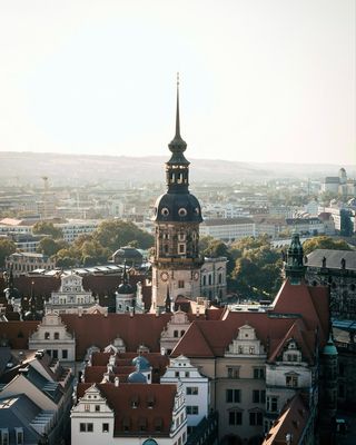 Relais & Châteaux Hotel Bülow Palais puts you near the centre of Dresden’s ornately preserved Baroque Quarter, while providing a haven from its well-trodden streets. A cigar room and acclaimed restaurant are just some of the indulgences that await behind its storied walls.
.
Link in bio

#OutThereReviews @buelowpalais @relaischateaux #LuxuryTravel #VisitGermany