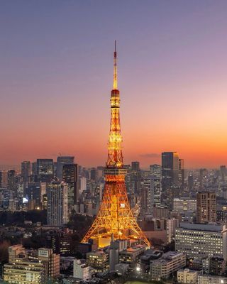 Japan’s first Edition hotel is a playground of modern indulgence. Housed in the upper floors of the Tokyo World Gate tower, the hotel pulls in a fun-loving crowd with its sociable public spaces and minimalist rooms with some of the best views in the city.
.
Link in bio

#OutThereReviews @toranomonedition @editionhotels #ExploreJapan #TravelInspiration
