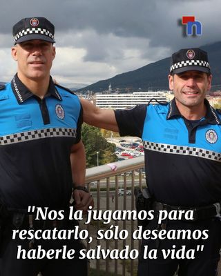 “Nos la jugamos para rescatarlo, sólo deseamos haberle salvado la vida”. Los policías municipales Juan Pedro Ferrer y Mikel Villar, de 53 y 43 años, respectivamente, consiguieron el martes sacar de su domicilio en Buztintxuri a un hombre de 57 años que había resultado gravemente herido, con quemaduras e inhalación de humo como consecuencia del incendio registrado en su vivienda. 

Los dos agentes atendieron sobre las 18.00 horas una llamada desde su central que les informaba de un incendio en una vivienda en el barrio de Buztintxuri. “Llegamos al edificio y los vecinos nos dijeron que podía haber gente atrapada en el domicilio. Así que subimos por las escaleras y ya vimos que había mucho humo oscuro”, relatan.

Al llegar a la cuarta planta, encontraron que la puerta de la vivienda afectada por el incendio estaba abierta. “Sientes la incertidumbre de entrar o no entrar porque estaba muy impracticable. Pero nos la jugamos, porque al final estás viendo que esa persona se estaba muriendo”, explica Juan Pedro. 

📷 Fotografía: @jbergasam 

📲 Su testimonio, en el link de nuestra bio

#Incendio #Policía #Sucesos #Pamplona #Buztintxuri #Noticias #Navarra
