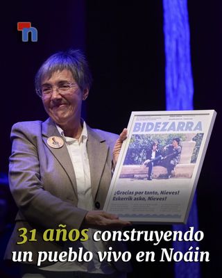 A diez días de cumplir 63 años, Nieves Beloki se jubila de su cargo de Técnica de Cultura del Valle de Elorz después de 31 años en el puesto. Comenzó su carrera laboral en el Instituto Navarro de Deporte y Juventud en Estella, donde estuvo tres años, y después trabajó en una empresa de animación y gestión cultural. Más tarde, pasó por diferentes ayuntamientos navarros, Villava, Ansoáin y la Cendea de Olza, como Técnica de Cultura. En el año 1994 se sacó la plaza en Noaín. 

En más de tres décadas, su labor ha evolucionado mucho. Empezó en la era analógica por lo que “te tocaba desde confeccionar los carteles de las actividades que hacías para darles difusión, hasta gestionar, organizar y coordinar todos los servicios y colectivos para llevar a cabo los eventos de la vida sociocultural y festiva del pueblo”, explica Beloki. Recuerda entre risas que a veces era ella misma la que tenía que colocar los carteles que hacía por las calles del pueblo.

Al igual que sus labores, el pueblo también ha cambiado mucho durante los años. “Cuando yo empecé a trabajar, el pueblo no llegaba a tres mil habitantes y ahora mismo tiene más de ocho mil”, describe. Por eso, las actividades que organizaban hace 30 años eran incipientes, sin tanta programación ni tan variada como ahora. 

📷 Fotografías: @uberoiz 

📲 El reportaje, en el link de nuestra bio

#Noáin #Cultura #Despedida #Noticias #Navarra