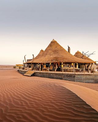 Little Kulala serves as a tranquil, design-forward base for exploring the otherworldly landscapes of Namibia’s UNESCO World Heritage Site, the Namib Sand Sea, complete with sustainable cuisine and pulse-raising adventure activities.
.
Link in bio

@wearewilderness @grifcopr @namibiatourismboard @xeniataliotis