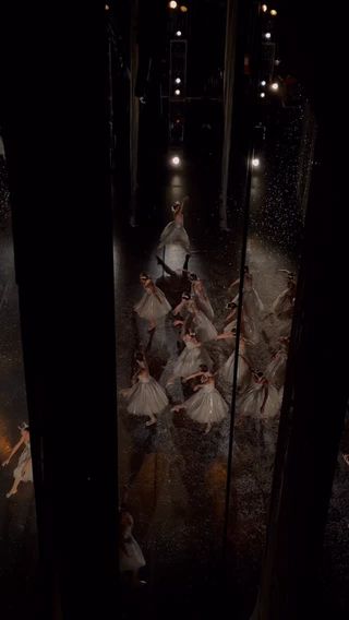 Snowflakes are twirling, flowers are waltzing, and seats are vanishing! ❄️💐
ABT’s The Nutcracker dazzles with over 100 performers, gorgeous sets, and the Pacific Symphony performing Tchaikovsky live. Catch this magical holiday tradition before it’s too late!
📅 Dec 11–21 | Segerstrom Hall
🎟️ Get tickets now: https://go.scfta.org/nutcracker25