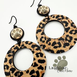 When I needed a hand, you gave me your paw. 
These are pawfect for any dog lover!
These doggone adorable earrings are made with a 12mm boho paw cabochon and leather backed cork in natural and black animal print. 🐾 
These are fun, round earrings hang 2.75 inches and are the pick of the litter for any dog lover! Make sure to head over to my Etsy shop to fetch yours today! #laughlovebarkmeow