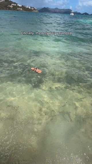 🔥Some colors are on sale today!!! ✨Comment “LlNK” down below, and I will send it to you the details!

#crocs #sandals #miamitoeloop #shoestagram #beachmusthaves