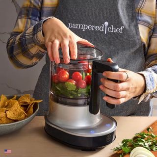 Time is almost up to start your own Pampered Chef business for $30 with the Twist and Chop. Join me and let's get cookin'! #mealmemorymakers