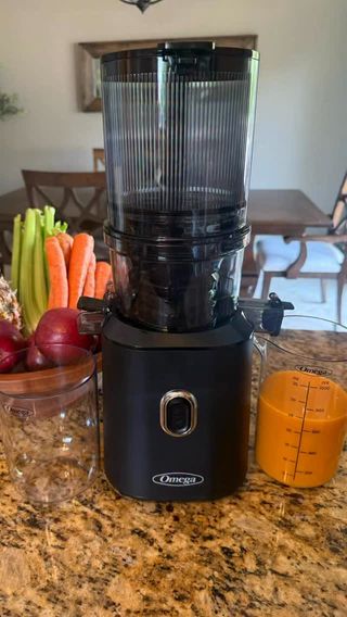 Comment “shop” and I will send you the details to this fresh cold pressed juicer! I love how you can throw the entire fruit or vegetable in and it will separate the rind from the juice! So effortless! #juicer #coldpressedjuice #freshjuice #cleaneating