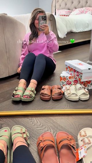 #ad shop here https://amzlink.to/az0EvZZy4II0X

Like and comment SHOP PLEASE for links to the cutest @mukluks Grand Cayman Sandals 🩴⛱️🏝️