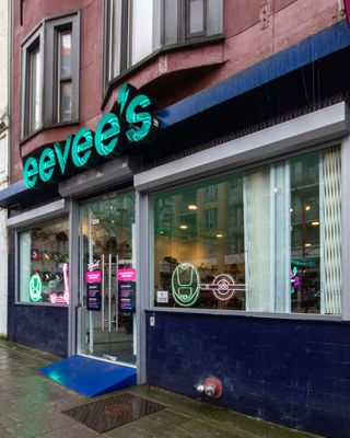 FOR LEASE // 230 E Pender Street // 5,663 SF

A rare restaurant and retail opportunity in the heart of Chinatown.

Located along East Pender Street, 230 E Pender Street offers a highly visible 2,741 SF main-level space complemented by 2,912 SF of lower-level area. Ideal for storage or a distinctive underground concept. Large storefront windows, strong signage potential, and steady pedestrian and vehicle traffic set the stage for destination dining or experiential retail.

Surrounded by celebrated restaurants, boutique shops, and just steps from the future St. Paul’s Health Campus, the space sits within a neighbourhood experiencing renewed energy and long-term growth.

A compelling canvas for operators looking to anchor themselves in one of Vancouver’s most dynamic and evolving districts.