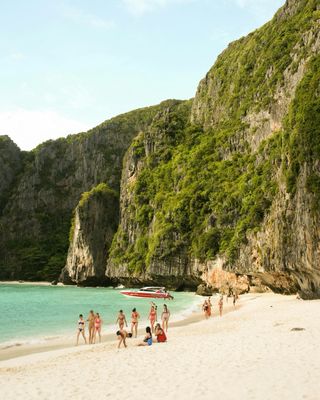 A celebratory month for OutThere, March saw us journey to old Siam on a Bangkok river cruise unlike any other, investigate the emerging trend of milestone travel, celebrate the winners of our Experientialist® Awards 2026 in London, and much more in between.
.
Link in bio