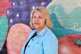 Meet Lilia Ruiz, a 2026 Shining Star of Santa Cruz County honoree.

Ruiz is cultivating more than gardens at the Nogales Food Bank; she’s growing knowledge, healing and community by teaching others how to nourish themselves from the ground up.

Read full story at link in bio. 
By @alessandra.dezubeldia