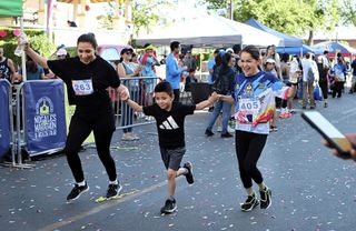 Despite a recently established $1,500 cap on community event support, the Nogales City Council moved to provide a comparable level of in-kind assistance to the Nogales Half Marathon as it has in previous years, citing the marathon's ability to draw regional and international tourism to Nogales.

Despite the event's growth, this is the second consecutive year that runners from Mexico without passports cannot obtain the day permits previously available through consular collaboration. 

Read the full story at link in bio. 
By @alessandra.dezubeldia