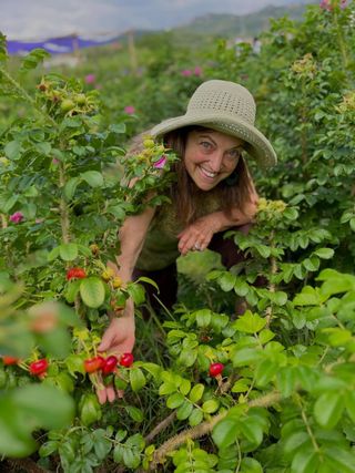 It is such an honor to introduce you to Kathi Keville, an internationally respected herbalist and aromatherapist whose work has helped shape the modern practice of botanical healing, and who also just happens to be one of my dearest friends. Kathi has written over 15 books on the subjects of herbs, gardening and aromatherapy and is the co-author on the definitive text Aromatherapy, A Complete Guide to the Healing Art.  As Director of the American Herb Association since its founding and a founding member of the American Herbalists Guild, she has been a guiding force in the field for decades.

But beyond her impressive accomplishments, Kathi is someone I’m proud to call a dear friend, generous with her knowledge, deeply intuitive, and endlessly passionate about the healing power of plants. Her work has touched countless lives, and her presence continues to inspire all of us who are fortunate enough to know her.  Through her decades of work, teaching, and writing, Kathi has played a pivotal role in advancing the understanding and use of medicinal plants and essential oils worldwide.  She is also, to me, a dear friend, someone whose wisdom, warmth, and deep connection to the natural world continue to inspire everyone around her.

We’re delighted to have Kathi teach on Essential Oils & Aromatic Herbs for herbalists…and even better, this is a free class! 

Comment EOS and we’ll send you the link to join. 

https://scienceandartofherbalism.com/eos/
