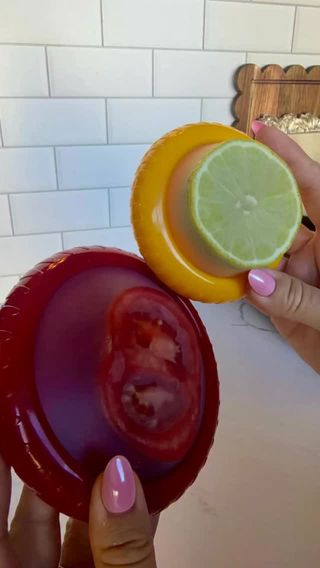Comment “shop” for the link to these fruit/veggie sealers!!

If you’re always wrapping half an avocado, onion, tomato, lemon, or random leftovers in plastic wrap… this is way easier.

It helps keep food fresher longer, cuts down on waste, and keeps your fridge looking way more organized too.

I love that you can use it for all kinds of produce and snacks instead of it being just a one-use gadget.

One of those simple things that makes everyday kitchen life a little easier and you’ll probably use way more than you expect 😅

#amazonhome #amazon #kitchengadget #foodsaver #freshfood