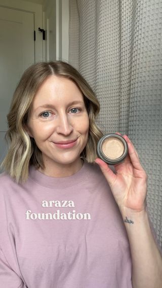 use my code ORGANICALLYBECCA15 for a discount on Araza products 🏷️ (I wear shade 200, you can get sample sizes!)