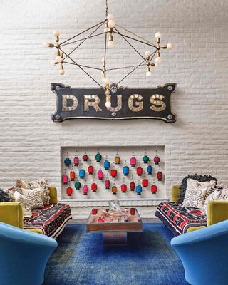 Feeling out of the loop? Allow us to bring you up to speed. Last month, we stepped into the life of one of Amsterdam’s most trailblazing queer figures, checked into a brilliantly bonkers desert oasis in Palm Springs, tackled the bigger questions around conservation in Rwanda, and more.
.
Link in bio