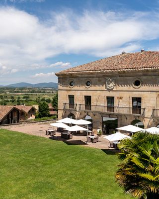 Convent, palace, headquarters of a famous short-tempered French emperor: this dignified old soul in Álava has played many roles over the centuries. Today it goes by the name of Parador de Argómaniz, and serves as a tranquil foothold for culture buffs in the Basque region.
.
Link in bio