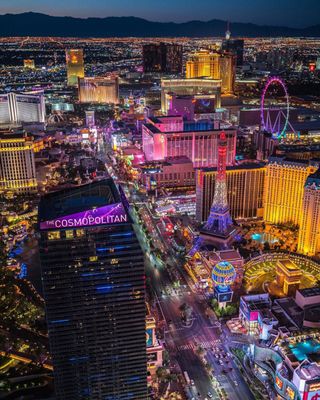 At The Cosmopolitan of Las Vegas, good taste and ‘bad’ ideas share the same fabulous suite: That extra martini. The 2 am roulette table. The decision to extend your trip when you know you probably shouldn’t. This resort is ‘the right kind of wrong’ – and you don’t want to miss out.
.
Link in bio