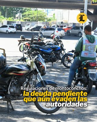 #LaRepúblicaLD | Un motoconchista roza con su motocicleta, mientras venía en sentido contrario, a un camión. Acto seguido, cae y queda rezagado en el pavimento caliente alegando dolor. Unos segundos después, el resto de sus compañeros rodeaban el camión y causaban una congestión vehicular frente a la estación del metro Centro de los Héroes.

Aunque en este hecho, aparentemente, no hubo heridos de gravedad o situaciones riesgosas que afectaron la integridad del conductor del camión, sí expuso lo que usuarios frecuentes de esa estación del Metro se vienen preguntando desde hace cerca de un mes: ¿Qué hace esa parada de motoconcho ahí?

La repentina aparición de más de 10 motoconchistas, identificados con los chalecos “MOHUDA” y “UNIMODIN”, ocupando un largo tramo de la calle frente a la estación, y junto a un letrero de “No Pasajeros”, no es casualidad, según afirmaron personas que frecuentan la zona.

**Amplíe más en el link de la bio**

#Motoconchos #Deuda #Motoristas #ListínDiario