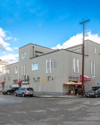FOR SUBLEASE // 252 Raymur Avenue // 863 SF

A compact industrial opportunity in the heart of Strathcona.

Featuring soaring ceilings, grade-level loading, and a functional open layout, this 863 SF space is well suited for creative industrial, production, or maker-style uses. Surrounded by cafés, breweries, and growing commercial activity, the property sits within one of East Vancouver’s most dynamic and fast-evolving neighbourhoods.