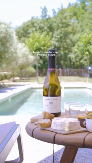 Mas les Gardiols sits within two miles of Bonnieux, hidden in a grove of oak, pine and olive. Five en-suite bedrooms for ten guests, a shaded courtyard, a pétanque court, and views over vineyards and the Luberon hills in every direction. A thirty-minute walk brings you to the perched village and its market days.

📆 Explore the villa and check summer availability (link in bio) 📲 Speak with a villa specialist to plan your stay 💜 Prime summer weeks in Provence book early.