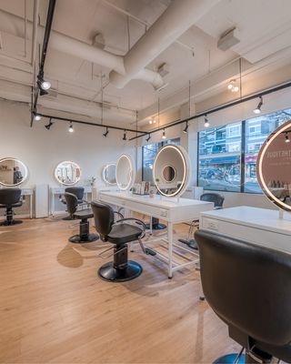 FOR LEASE // 2695 W 4th Avenue // 1,145 SF

A bright corner retail space in the heart of Kitsilano’s West 4th shopping district.

Surrounded by a strong mix of fashion, wellness, and lifestyle brands, this 1,145 SF opportunity offers expansive storefront windows, excellent visibility, and a natural presence along one of Vancouver’s most established retail corridors.

An ideal setting for boutique retail, wellness, or service-oriented concepts looking to be part of the neighbourhood’s everyday energy.