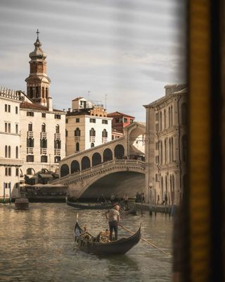 Bold, daring, unforgettable: occupying one of the oldest buildings on the Grand Canal, The Venice Venice Hotel dares to challenge centuries of Venetian hospitality tradition with its unapologetically contemporary vision conceived by the founders of Italian fashion label Golden Goose.
.
Link in bio