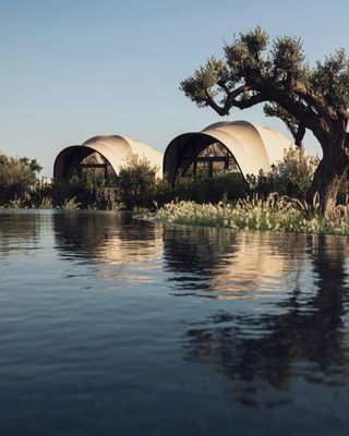 Just when you thought the Athens Riviera had settled into a predictable rhythm of marble-clad luxury, along comes this innovative, tented resort concept to shake things up. But don’t let the canvas fool you; this is a thoroughly five-star affair.
.
Link in bio