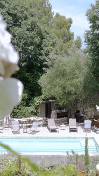 Step inside Mas de Montolivet — an 18th-century domaine where papal history meets modern comfort. Six en-suite bedrooms, sun-drenched living spaces, and a private pool tucked into an intimate garden, all sleeping up to 12.

Wander to the village of Villeneuve-lès-Avignon on foot, or reach the historic walled city of Avignon in just 5 minutes by car. Tennis courts and a charming little restaurant sit steps from your door.

History you can live in. Provence at its most timeless. 🍇🌿

📍 Avignon, Provence 🗓️ From €4,850/week

Visit the link in our bio to consult with a Villa Rental Specialist and plan your stay today.

#OnlyProvence #ProvenceVilla #AvignonVilla #LuxuryVillaRental #SouthOfFrance