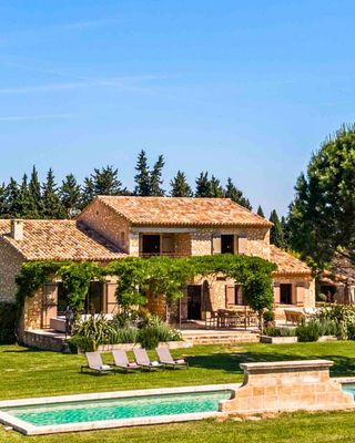 ⭐ New to the Collection: Take in one of the most breathtaking panoramas in the Alpilles from Mas des Sources, a luxury villa on 4.5 secluded hectares five minutes from Saint-Rémy. 🏔️🎾
📍 Saint-Rémy-de-Provence · Alpilles · Provence

This refined villa sleeps 10 across five ensuite bedrooms, three in the main house and two in a separate annex, ideal for family or friends seeking their own peaceful retreat. Generous living spaces filled with natural light combine authentic Provençal charm with understated contemporary comfort.

Set within 4.5 hectares of pristine private grounds with no neighbors in sight, the estate enjoys uninterrupted Alpilles views from every angle. Outdoors, expansive shaded terraces set the scene for leisurely al fresco meals, while the private heated pool blends effortlessly into the landscape and a private tennis court completes the grounds. Five minutes from Saint-Rémy, with its weekly Provençal market, art galleries, boutiques, and exceptional restaurants, yet returning each evening to the calm and silence of your private estate beneath a starlit sky.

Contact one of our Villa Rental Specialists to check availability:
https://my.onlyprovence.com/s/property?name=SOURCES

Weekly rates starting from €8,525.