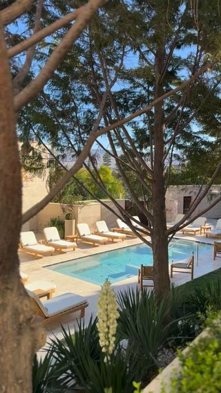 Contemporary design meets one of Türkiye’s most iconic destinations at Avantgarde Refined - Caves of Cappadocia. With its modern spin on cave suites, a subterranean hammam and spa. And a creative vision rooted in Anatolian culture, this hideaway is attracting a new kind of traveller to the region.

Link in bio.
